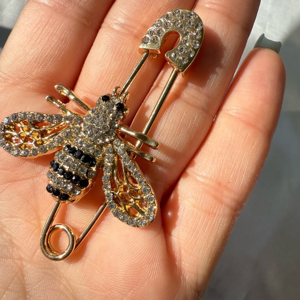 Queen Bee luxury vintage Brooch